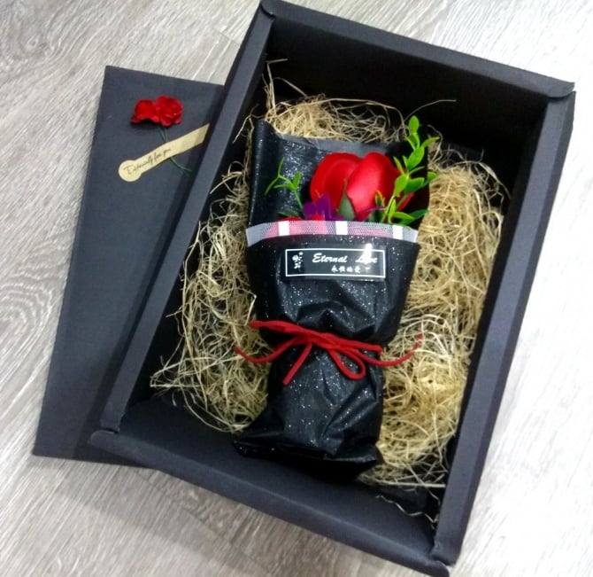 3pcs soap flower  with gift box free card