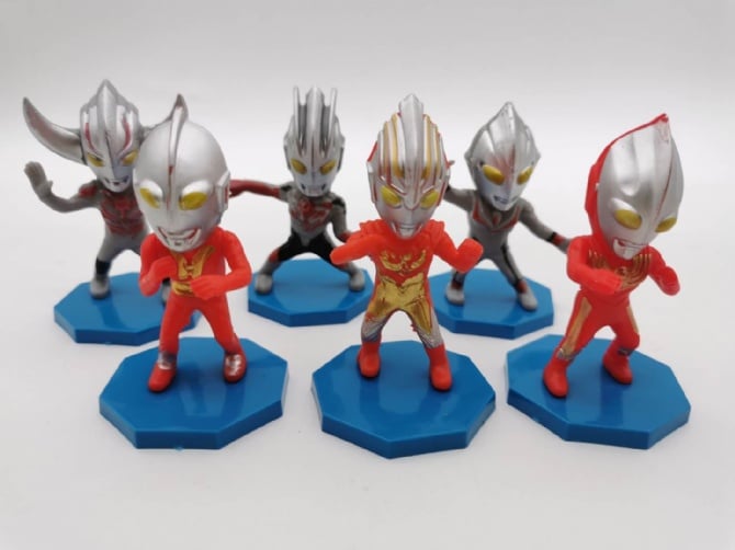 6 in 1 abs ultraman  Figurine cake Topper with base