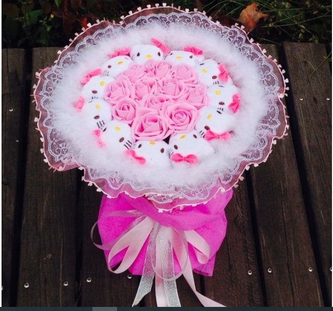 11pcs hello kitty stitch pooh with 11pcs soap flower bouquet (round design)