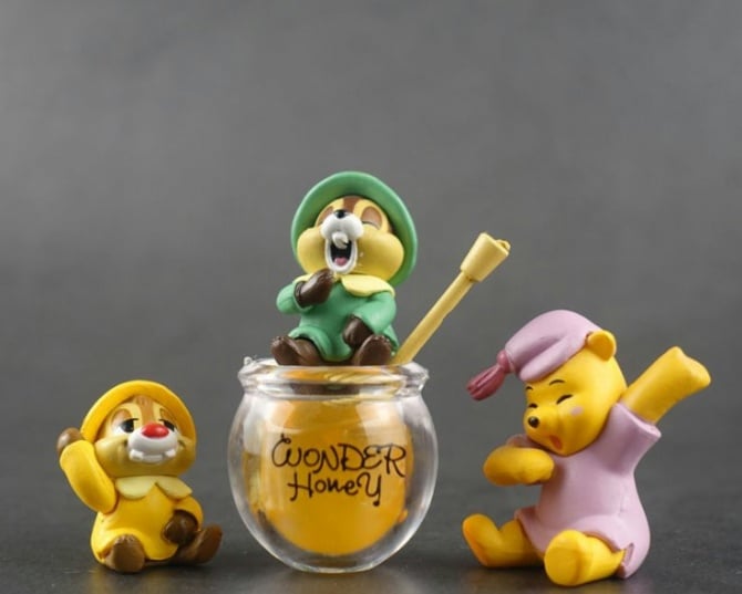 4 IN 1 Chip and Dale winnie and honey cake topper