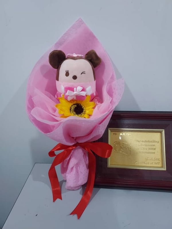 Tsum Tsum with 2pcs soap flower for Birthday Anniversary Valentines mother's father's day free present card -
