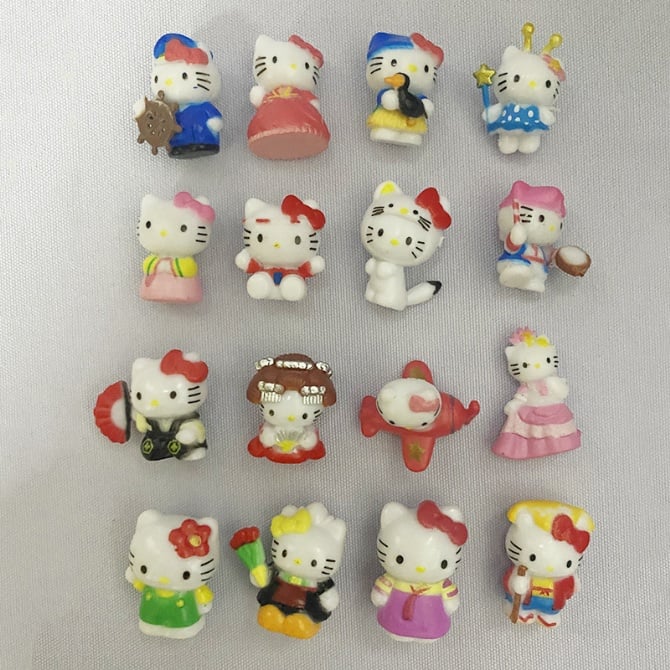 16 in 1 hello kitty cute collection / Cake topper
