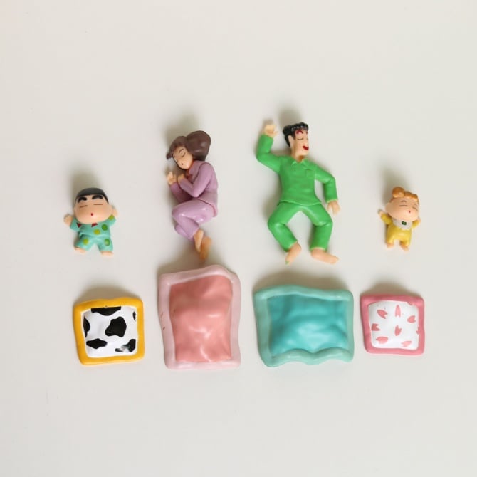 8 IN 1  shin chan sleeping figure cake topper