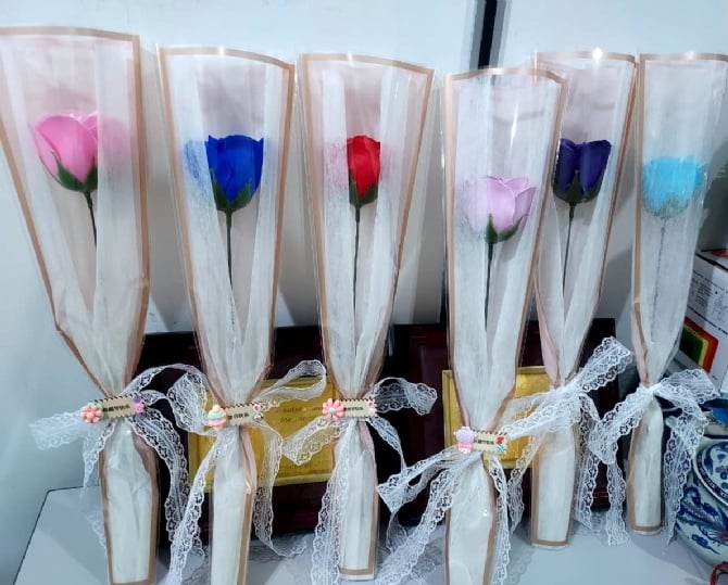 Customize wording greeting Single soap flower bouquet colourful for mother's father's valentine's gift