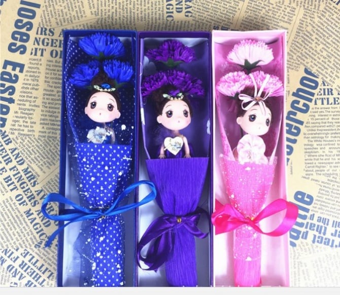 3pcs Carnation Soap Flower with baby girl Gift Box / Soap Flowers Gift / Love Present for Birthday Anniversary Valentines mother's father's day present card