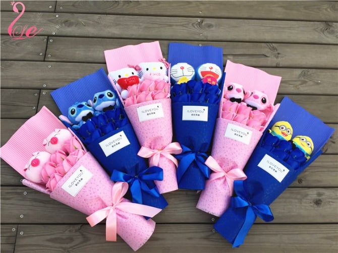 6pcs Soap Flower and doreamon pig teddy bear hello kitty with Gift Box/LED / Soap Flowers Gift / Love Present for Birthday Anniversary Valentines mother's father's day present card