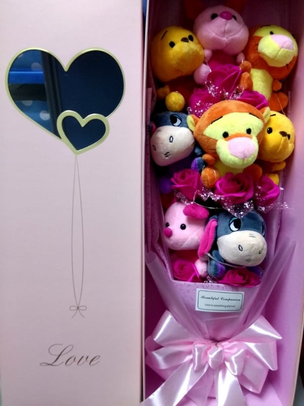 8pcs winnie the poon 8pcs Soap Flowers with gift box add led light / Bouquet flower