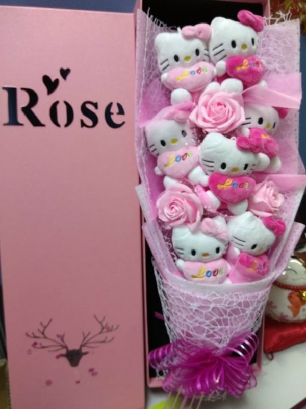 7pcs hello kitty and 3 big soap flower with gift box - design 2
