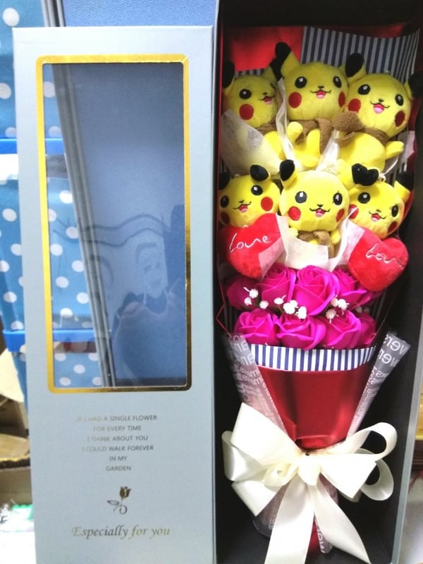 6pcs pikachu 9pcs soap flower bouquet with gift box