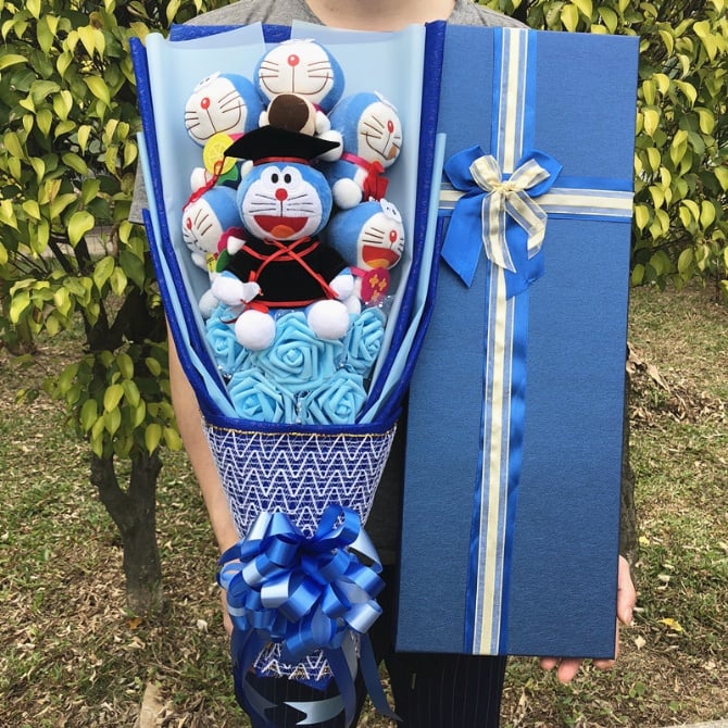6pcs graduation doraemon with 3 soap flower Gift box