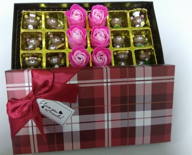 12pcs rilakkuma figure and 6pcs flower with Gift Box free present card